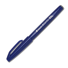 Cargar imagen en el visor de la galería, Plumón brush sign pen color azul adecuado para caligrafía, con punta ultra flexible marca PENTEL
